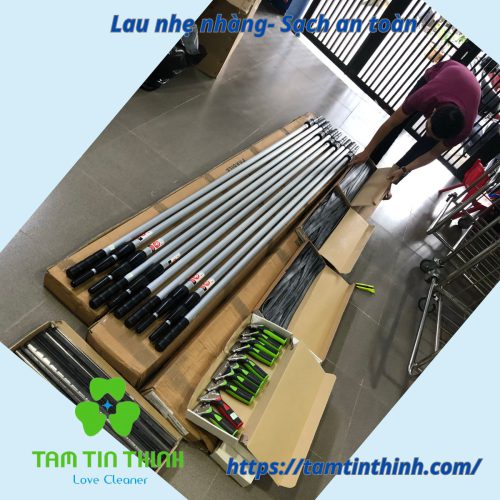 dụng cụ lau pin mặt trời