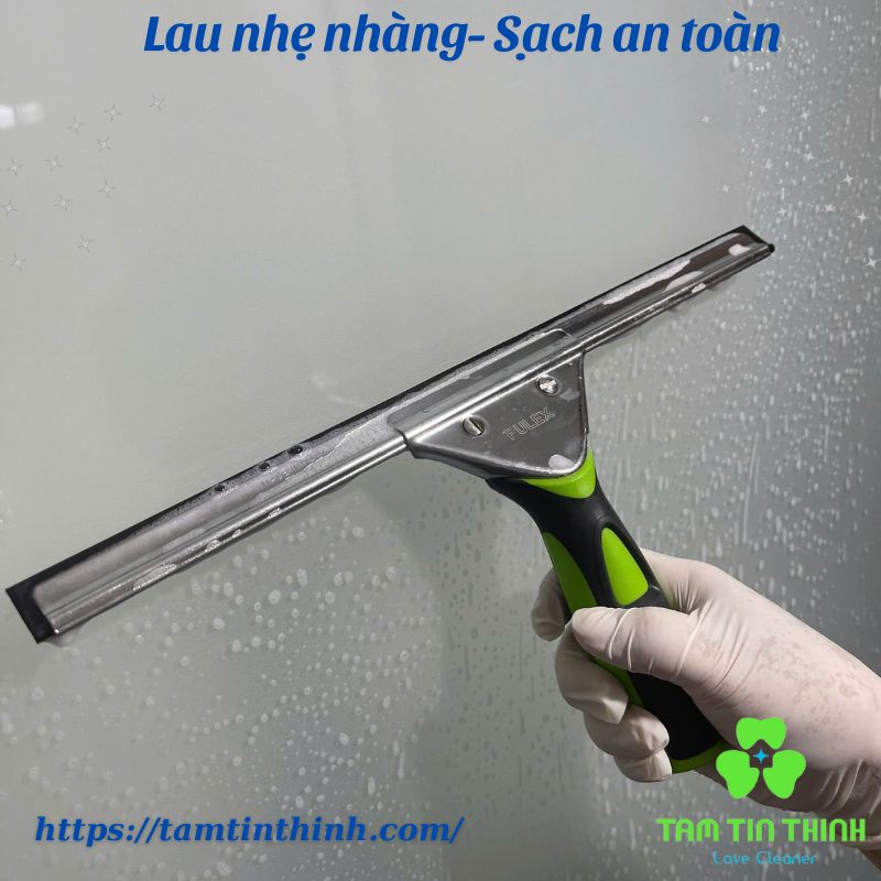 TOP 3 DỤNG CỤ CẦN CÓ KHI LAU KÍNH